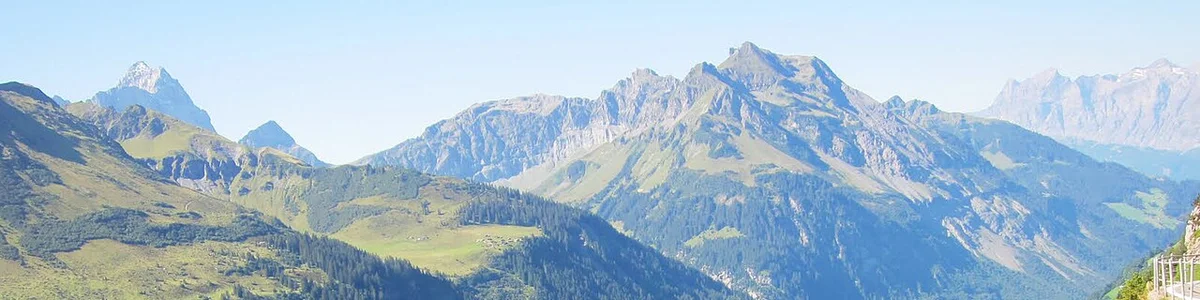 Descending_from_Klausen_-_panoramio