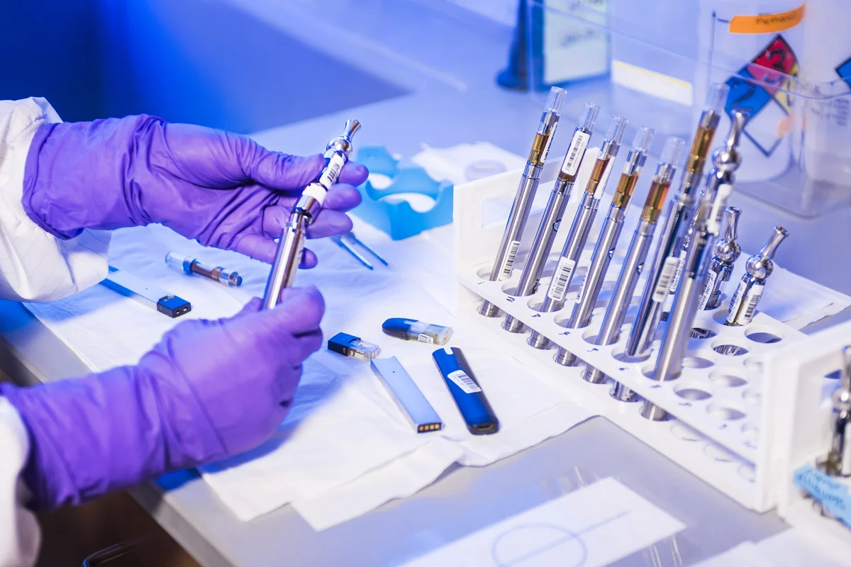 e-cigarette_labor_photo_by_cdc_on_unsplash 10_03_2021